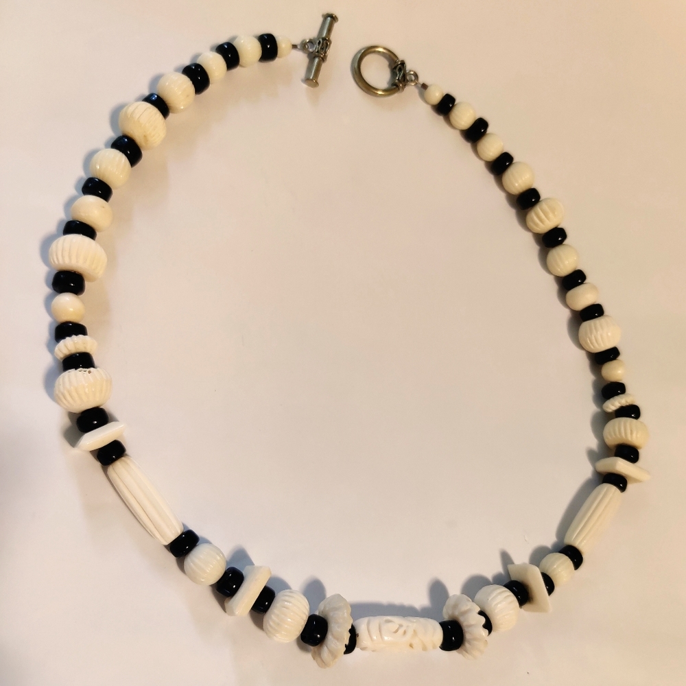 🗺️ 20" Bone Beaded Toggle Clasp Necklace Surfer necklace in zebu bone & Pearls